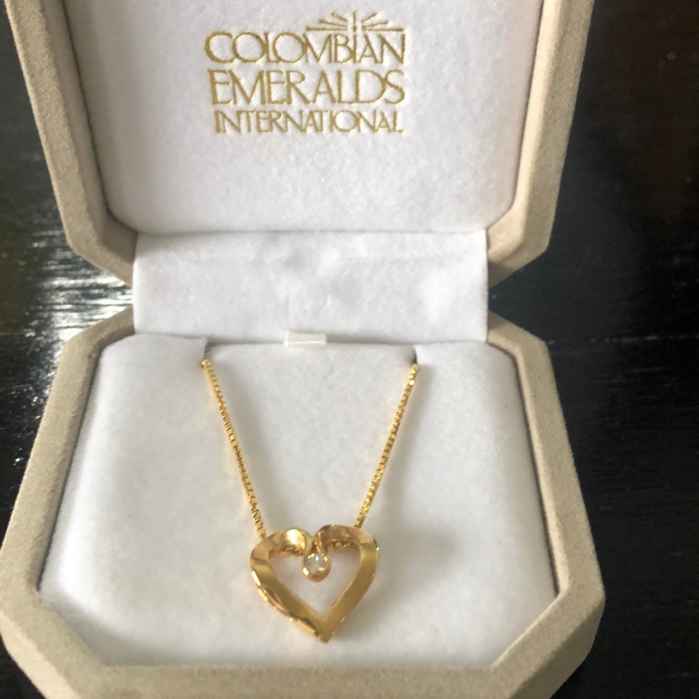 Colombian Emerald International gold necklace